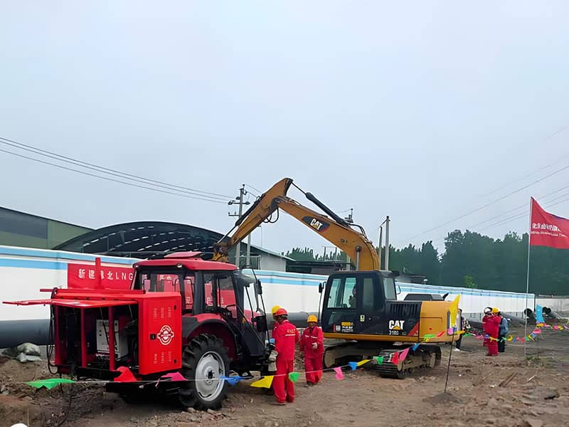 Excavator, specialized equipment and workers at Yubei LNG pipeline relocation construction site in Jiaozuo