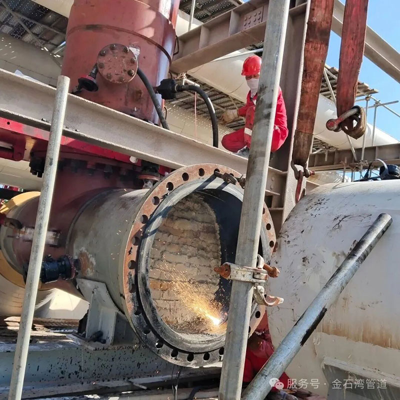 Carrying out onshore crude oil pipeline repair and modification, showcasing our capability to handle complex field projects.