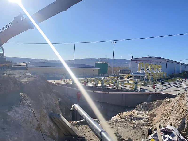 Ulanqab DN500 natural gas pipeline installation and directional drilling crossing project construction site, showing pipeline laying, earthwork, and process facilities.