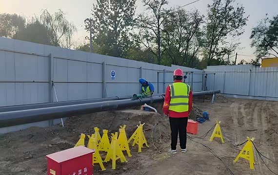 On-site construction of Wenchao Canal pipeline relocation project for refined oil and jet fuel.