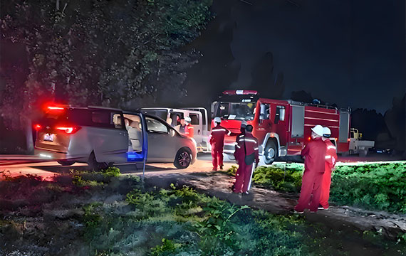 Round-the-clock response: our 24/7 pipeline emergency repair services in action, mobilizing equipment and personnel through the night to reach the site.