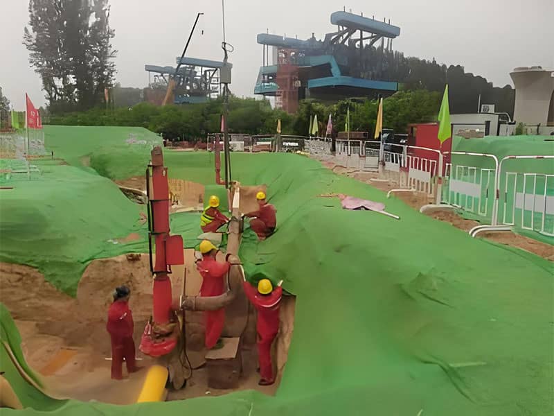 Precise insertion of a stoppling head to temporarily divert oil flow during the in-service pipeline modification.