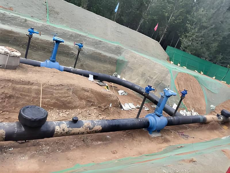 Close-up view of the stoppling isolation plug being inserted into the pipeline through the hot tap valve under engineer supervision.