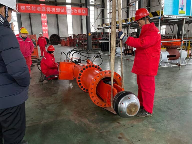 A full-side view of the spherical pipeline plugging equipment, showcasing its robust construction and design for large-diameter pipeline isolation.