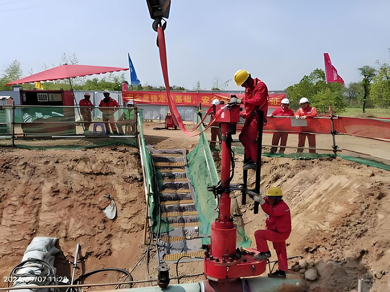 Workers operating equipment during Pipeline Encroachment Remediation for Wuxin pipeline in Xianggan