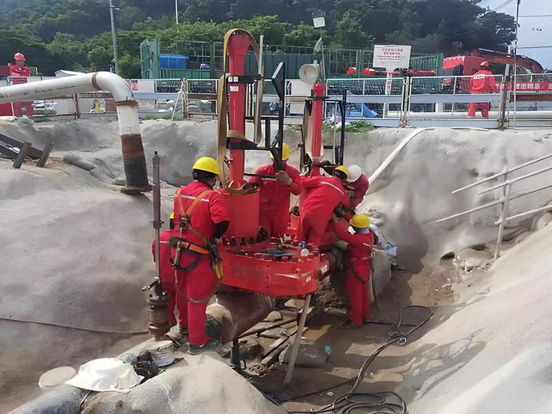 Dual Block-and-Bleed Plugging Setup on High-Pressure Natural Gas Pipeline Workers assembling dual block-and-bleed plugging equipment on DN400 high-pressure natural gas pipeline (Fuzhou pipeline relocation project, 2023)