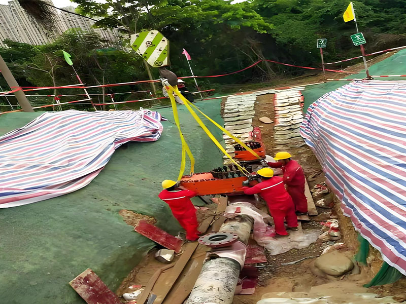 Workers lifting equipment for pipeline bypass installation and plugging method (high-pressure natural gas pipeline isolation).