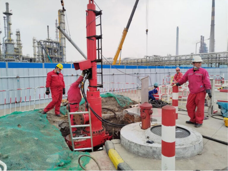 Hot Tapping Equipment Setup for Pipeline Modification at Refinery