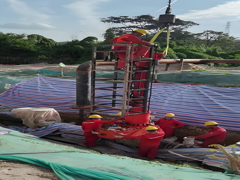 Workers operating hot tapping equipment for L360M steel gas pipeline maintenance construction (CNOOC pipeline isolation procedure).