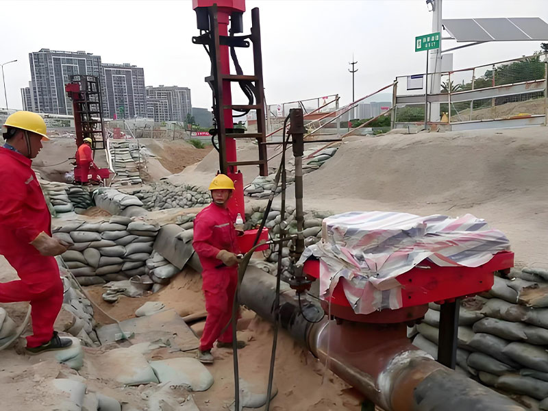 Live Pipeline Intervention Hot Tapping Equipment Setup on L415 Natural Gas Pipeline Workers setting up hot tapping equipment for live intervention on DN400 L415 natural gas pipeline during relocation project (Fuzhou, 2023)
