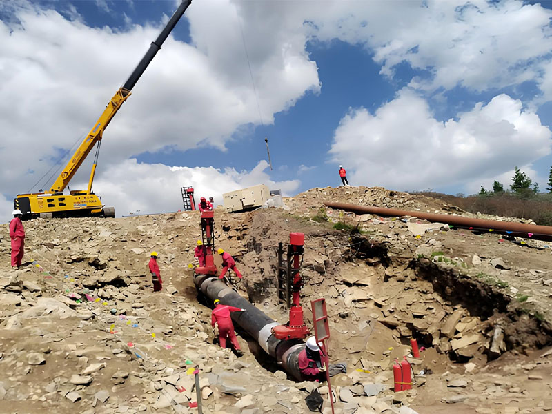 Construction site for onshore pipeline rehabilitation: hot tapping equipment deployed for pipeline repair without shutdown.