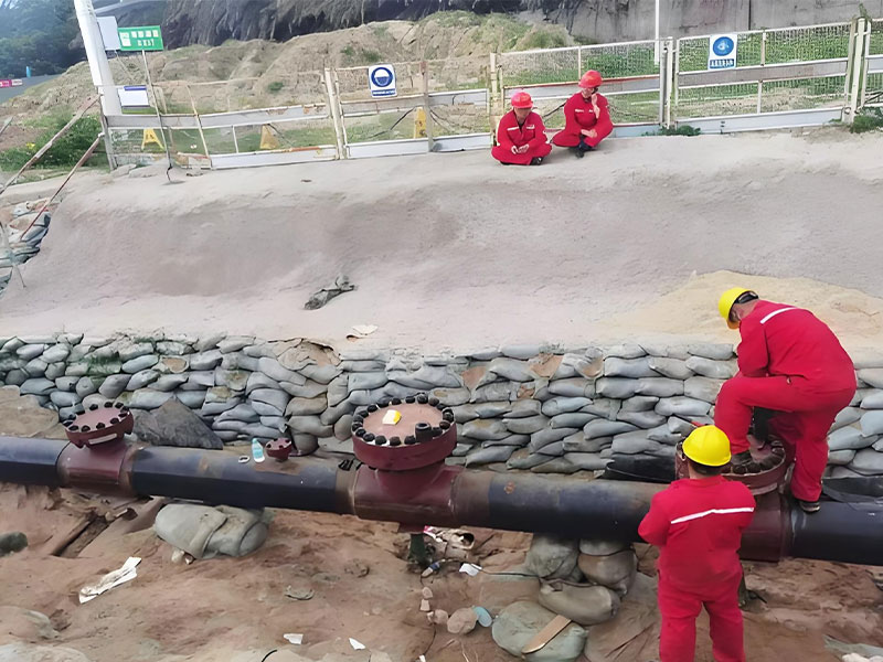 Pipe End Sealing After Hot Tapping & Plugging on Natural Gas Pipeline Workers sealing pipe ends after hot tapping & plugging on DN400 natural gas pipeline (highway expansion relocation project, 2023)