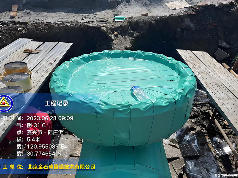 Protective covering on pipeline joint after hot tapping and plugging in crude oil pipeline integrity maintenance