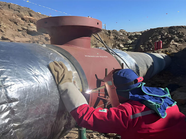Coalbed methane pipeline after live line pipeline repair without shutdown: sealed joints post hot tapping and stoppling.